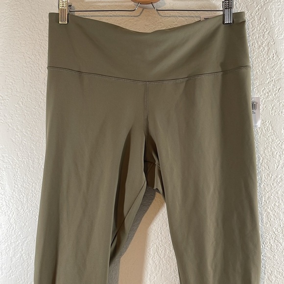 OLD NAVY Active High-Rise Powersoft Go-Dry 7/8 Ankle Cutout Leggings XL Petite - Picture 3 of 14